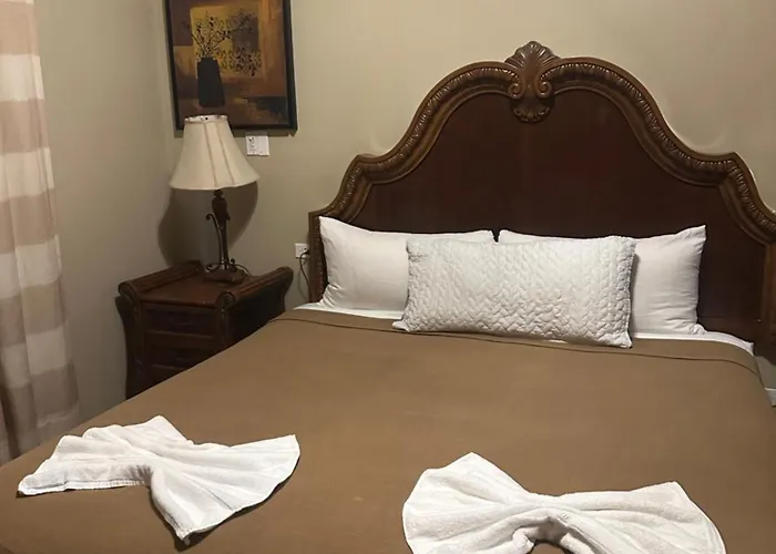 Royal Blue & Golf Cart 3* San Pedro (Ambergris Caye)