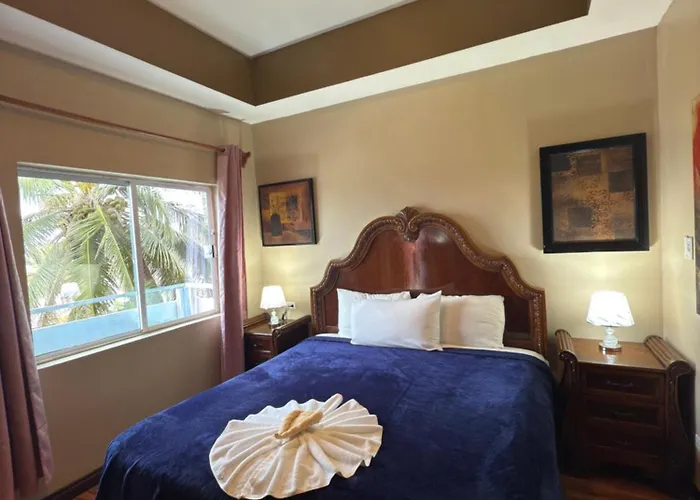 Royal Blue & Golf Cart Hotel San Pedro (Ambergris Caye)