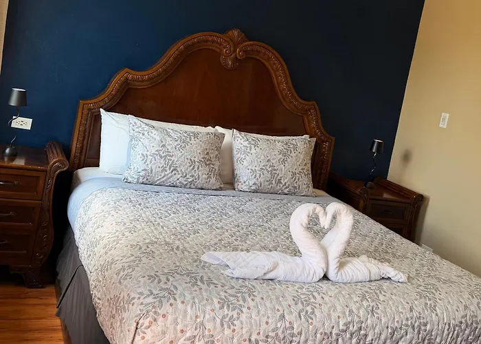 Royal Blue&golf Cart Hotel 3*