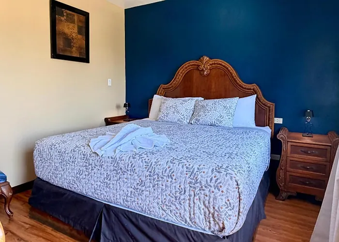 Royal Blue&golf Cart Hotel