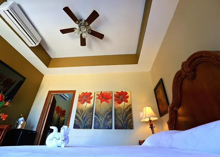 Royal Blue & Golf Cart Hotel San Pedro (Ambergris Caye)